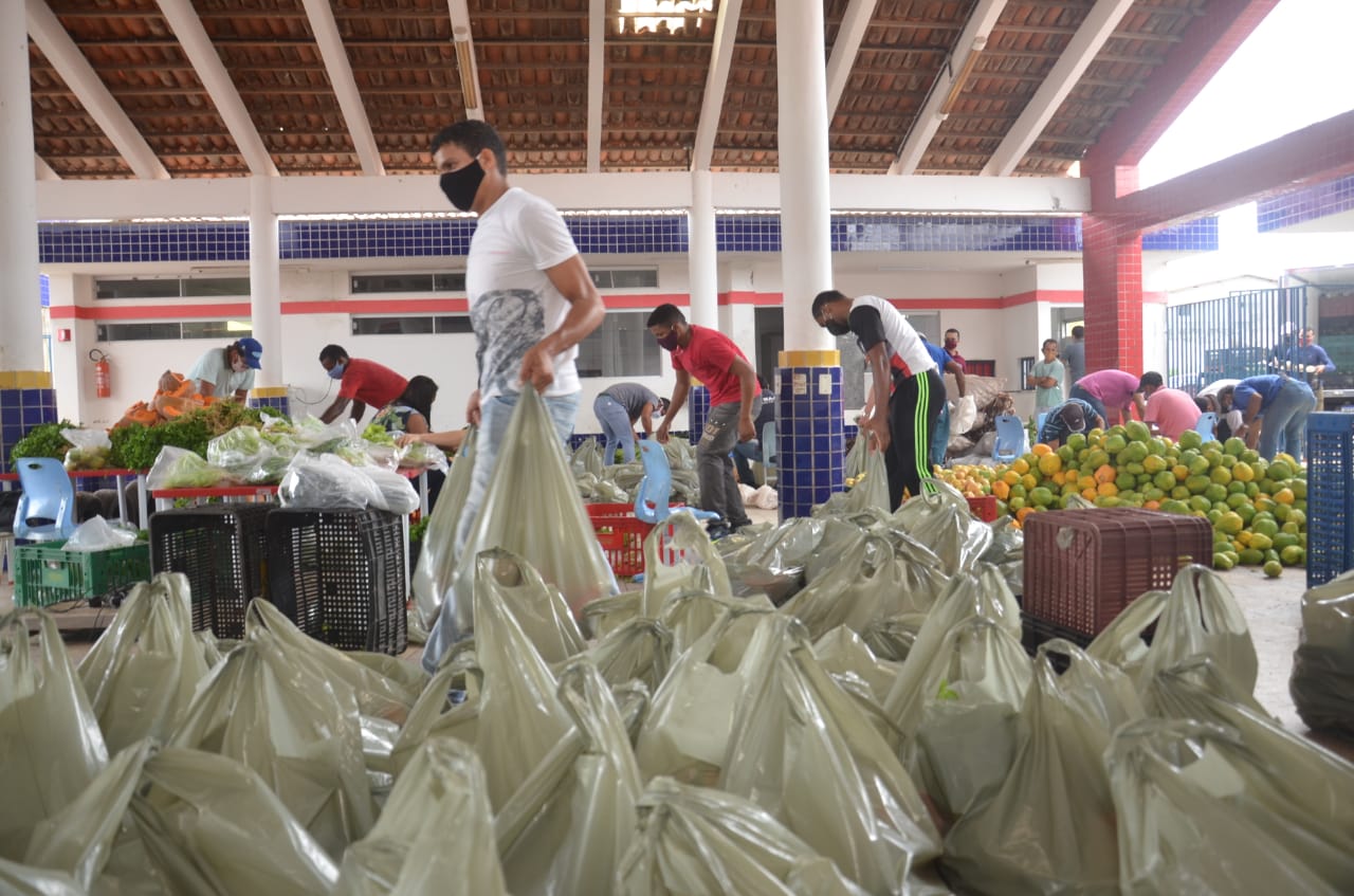 São Gonçalo distribui mais 9 mil kg de frutas e verduras nas comunidades