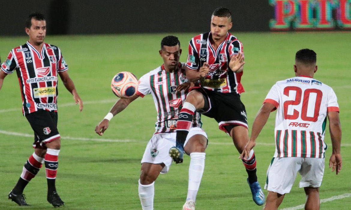 Salgueiro faz história e é primeiro campeão pernambucano do interior