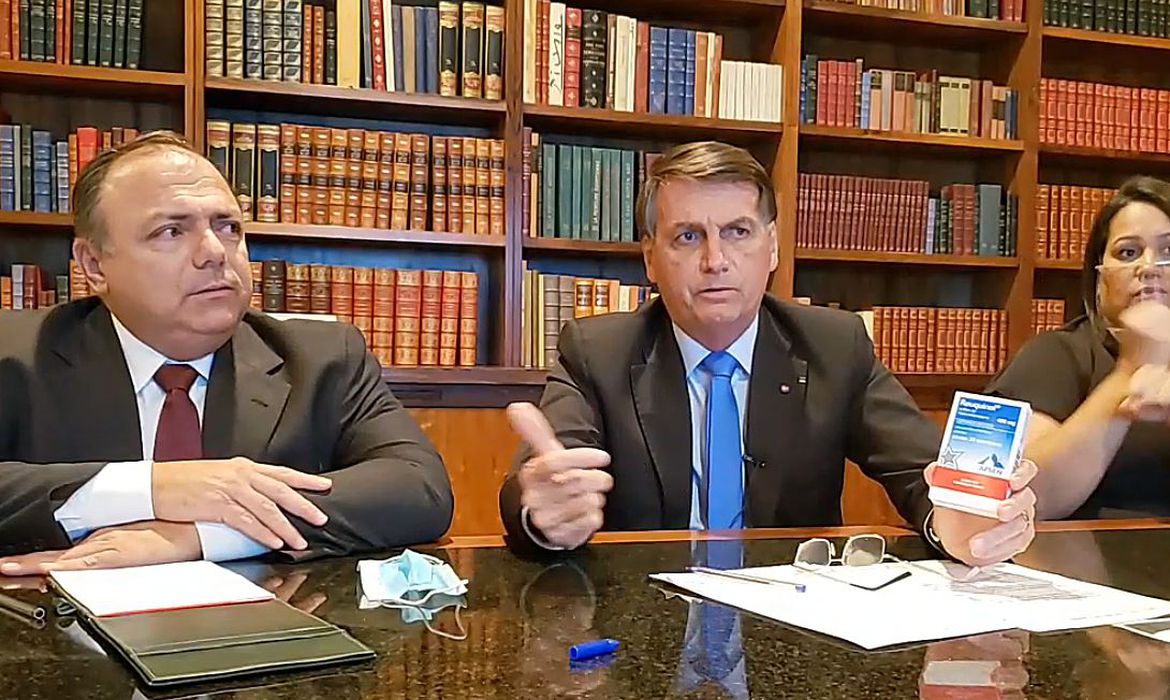 Tratamento precoce pode mudar "curva de óbito", diz ministro da Saúde