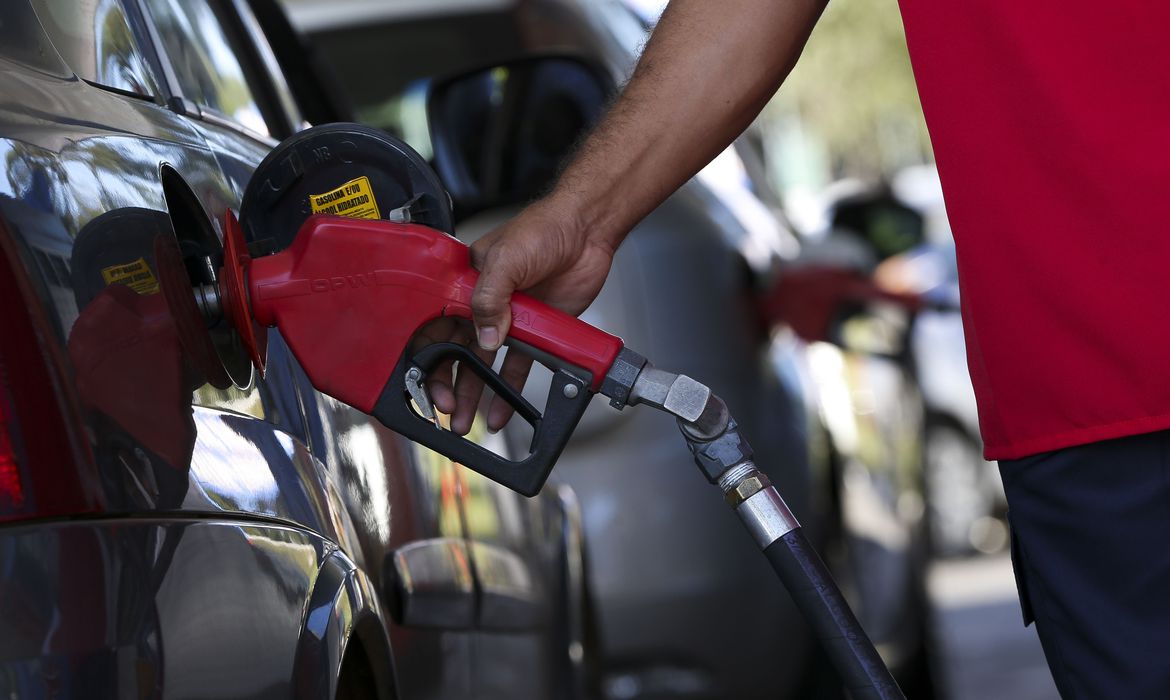 Gasolina mantém alta e etanol já é mais vantajoso em sete Estados; saiba quais