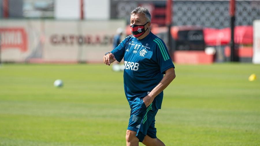 Domènec é regularizado na CBF e pode estrear pelo Flamengo no domingo