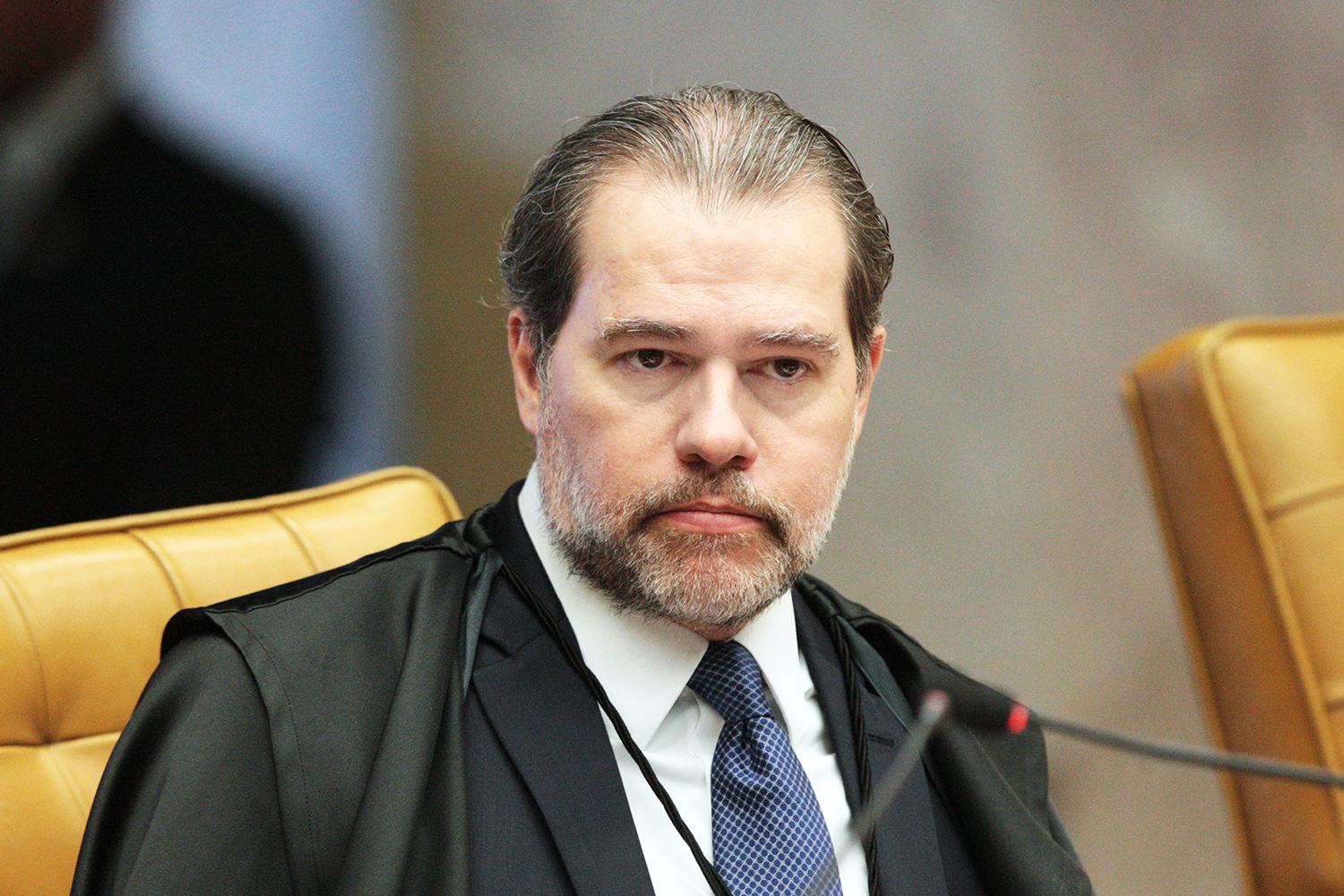 Presidente do STF é internado com pneumonite alérgica