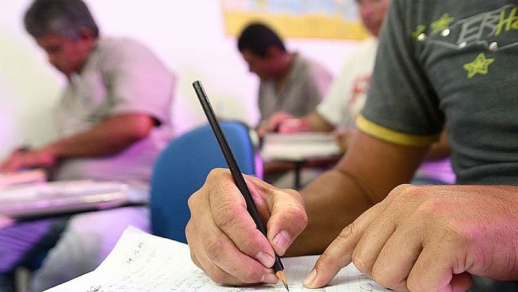 País tem ao menos 95 concursos públicos abertos para mais de 10 mil vagas; veja