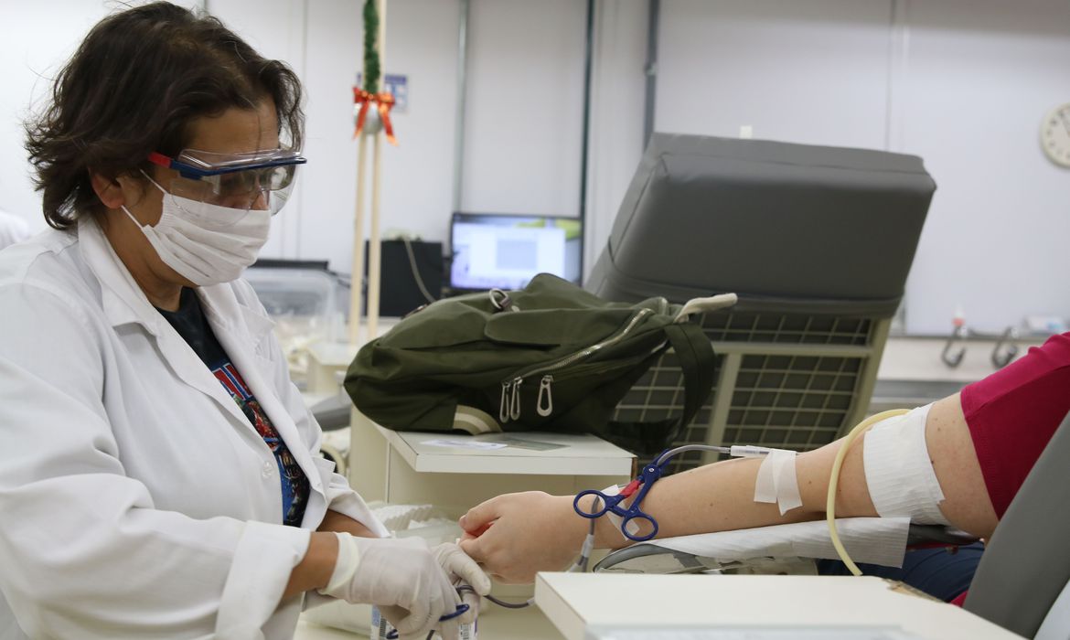 Anvisa: nova norma elimina restrição de doação de sangue por homossexuais