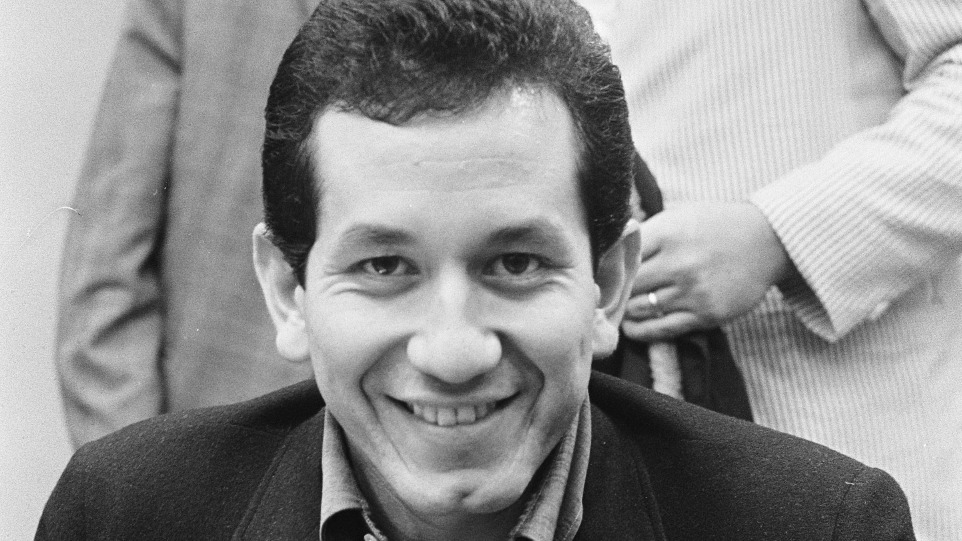 VÍDEO: Cantor de sucesso mundial morre de covid-19 aos 83 anos