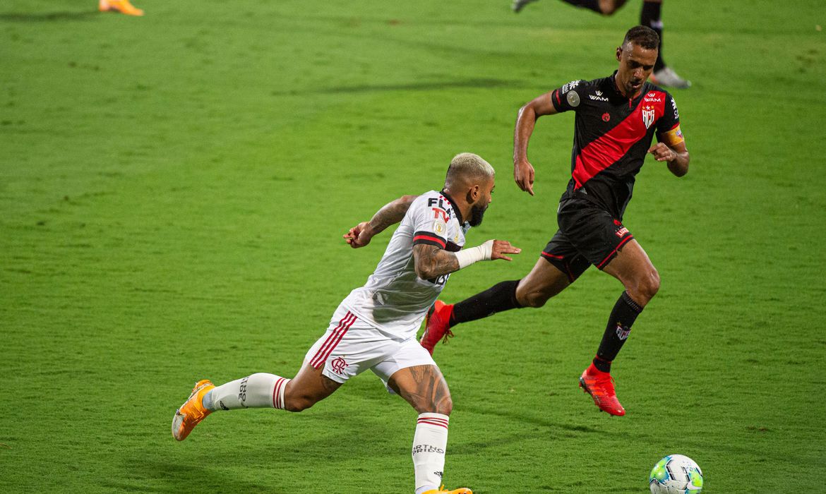 Atlético-GO faz 3 a 0 no Flamengo, que continua sem pontuar no Brasileiro