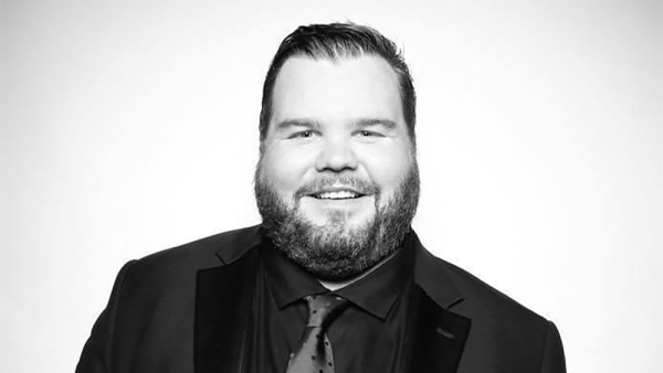 Ator de famosas séries americanas morre durante o sono aos 35 anos