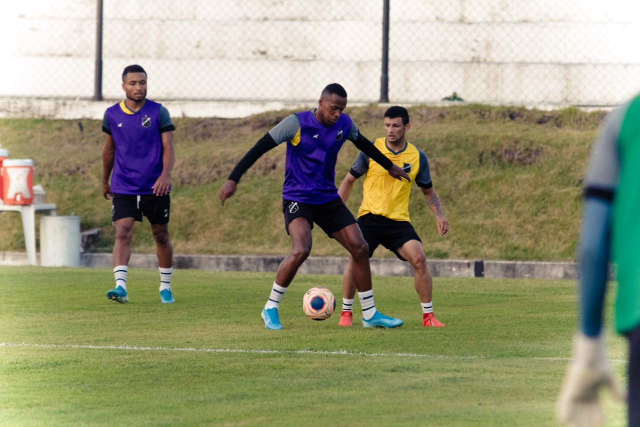 Diá acerta detalhes no ABC para jogo de hoje contra o ASSU