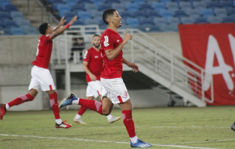 Zé Eduardo tem estreia inspirada e América vence Palmeira de Goianinha