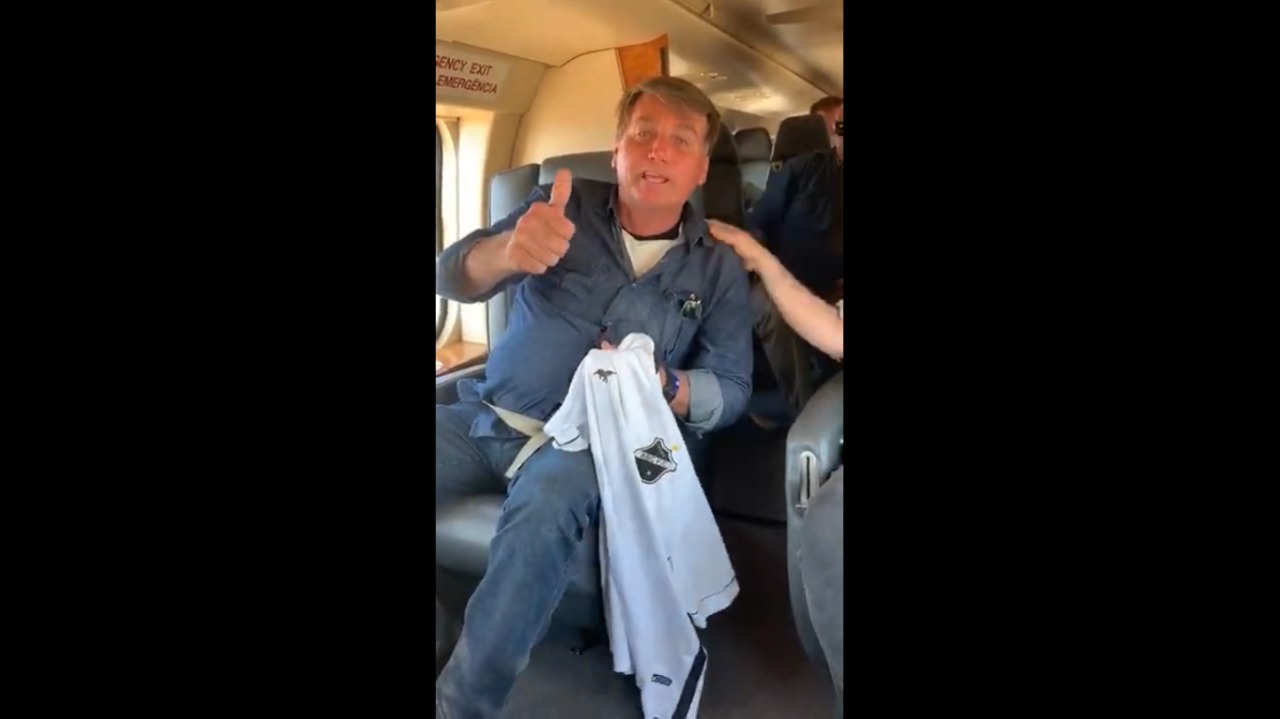 VÍDEO: "Sou ABC até morrer, diz Bolsonaro após receber camisa de Rogério Marinho