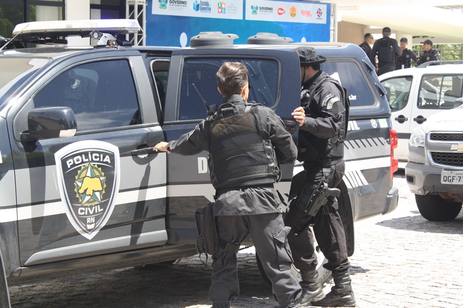 Homem é preso no local de trabalho suspeito por homicídio em Macaíba