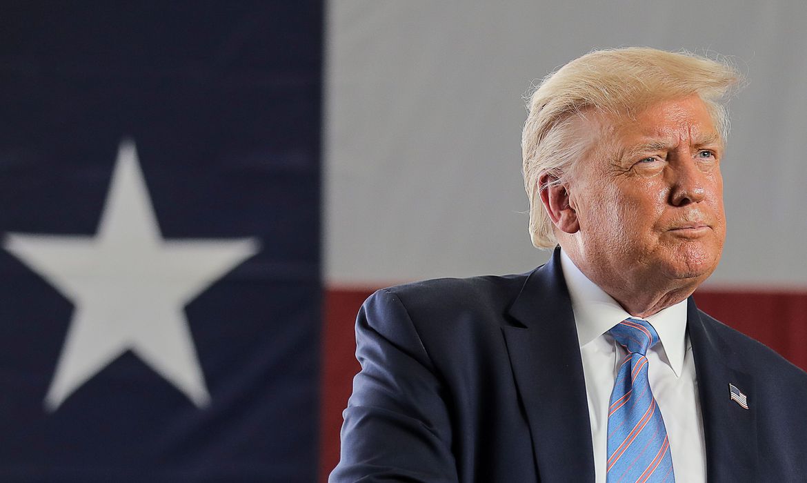 Republicanos indicam Trump a reeleição em convenção reduzida