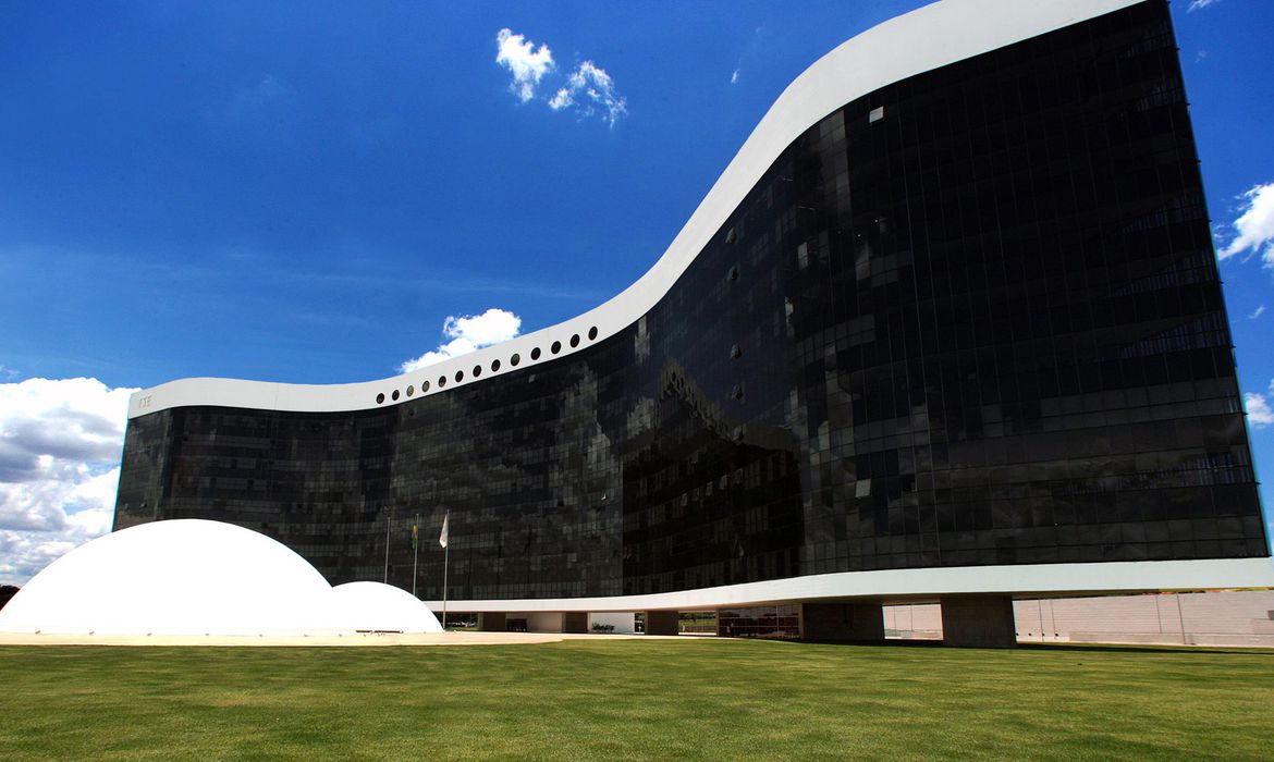 TSE aprova reserva de recursos para negros nas eleições de 2022
