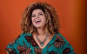 Cantora Khrystal lança álbum ao vivo