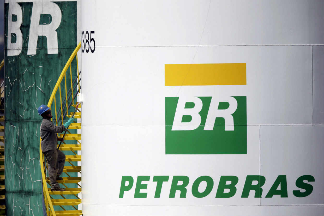 Parlamentares entram na Justiça para barrar saída da Petrobras do RN