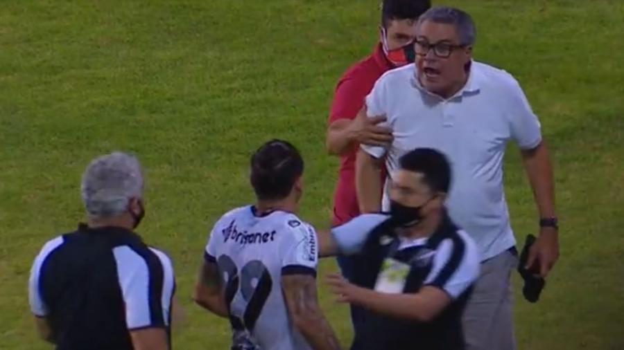 Presidente de clube brasileiro interrompe entrevista e ameaça rival: "vagabundo"