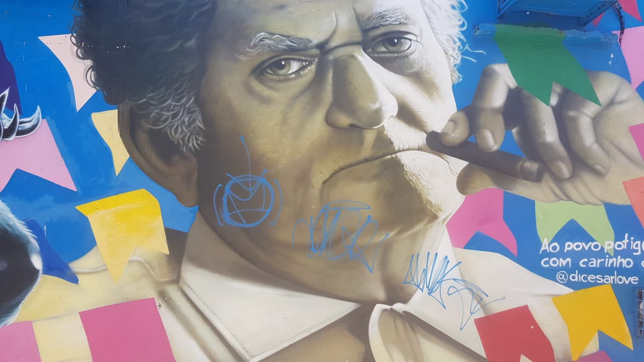Vândalos voltam a pichar grafites do Beco da Lama