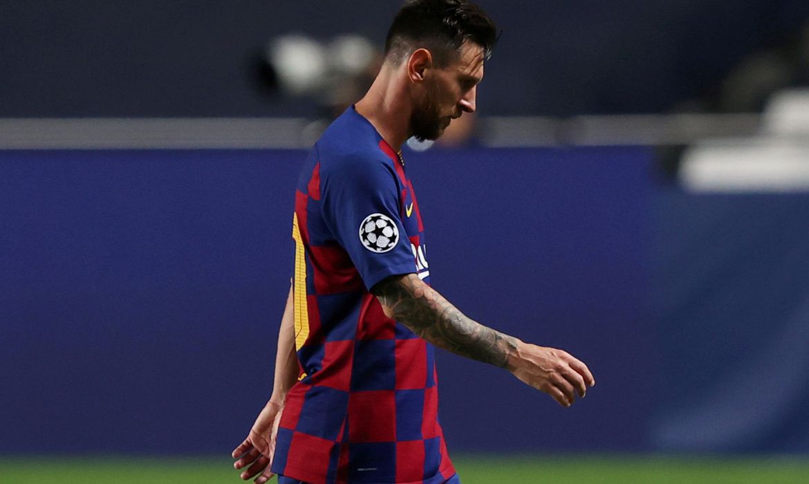 Messi anuncia permanência no Barça, mas diz que direção do clube é um desastre