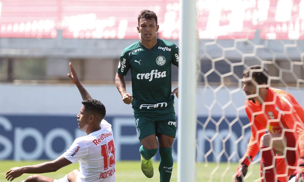 Craque potiguar entra no 2º tempo, faz gol e comanda virada do Palmeiras