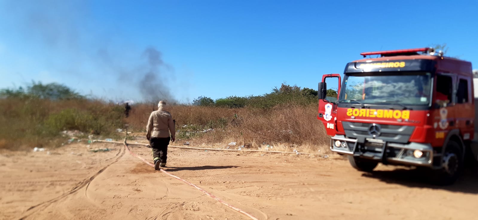 Bombeiros controlam incêndio florestal em cidade do RN