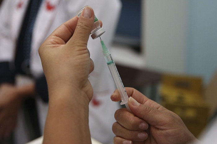 Covid-19: AstraZeneca informa Brasil que suspendeu testes de vacina