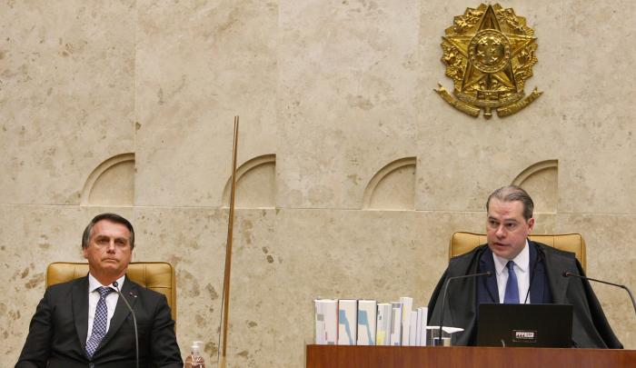 Ao lado de Bolsonaro, Toffoli é homenageado em despedida da presidência do STF