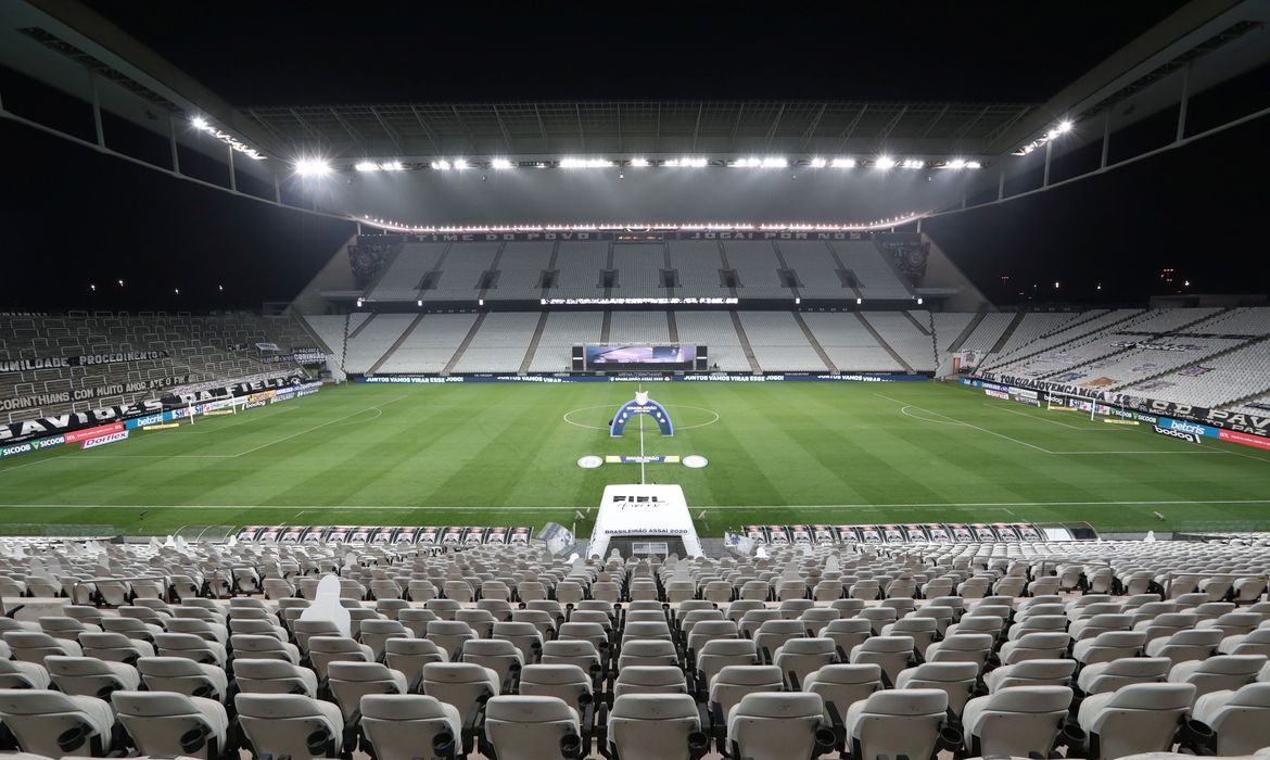 Corinthians e Palmeiras duelam pressionados por melhores atuações