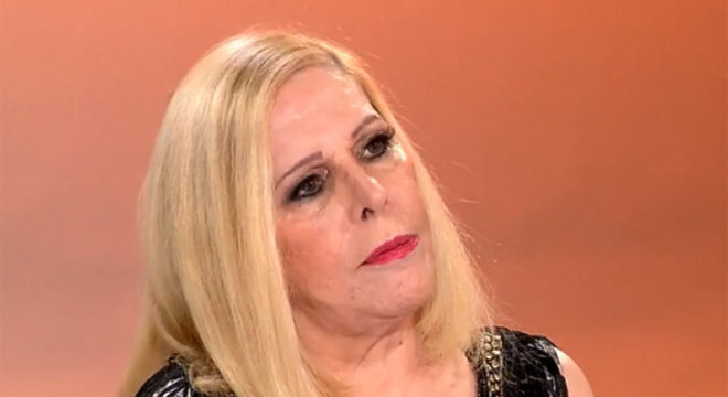Cantora de sucesso é transferida para UTI após quadro de pressão baixa