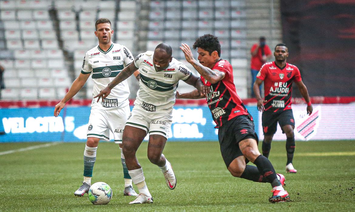 Furacão leva melhor no Atletiba e deixa o rival no Z4