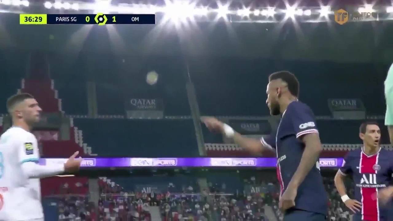 Neymar dá tapa em adversário, é expulso e denuncia racismo na França