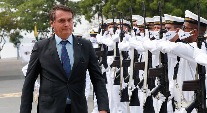 Aprovação de Bolsonaro supera reprovação pela 1ª vez desde 2019