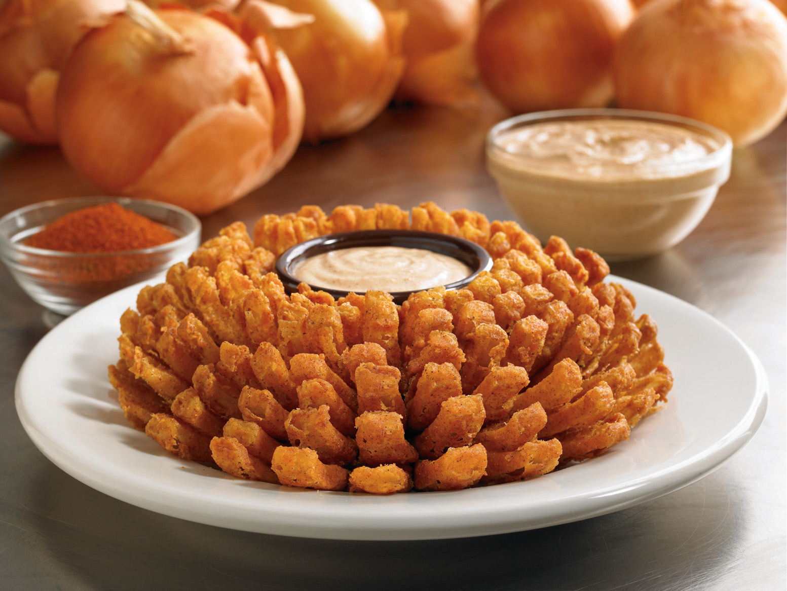 Dia do Cliente: Outback presenteia seus fãs com a icônica cebola Bloomin’ Onion