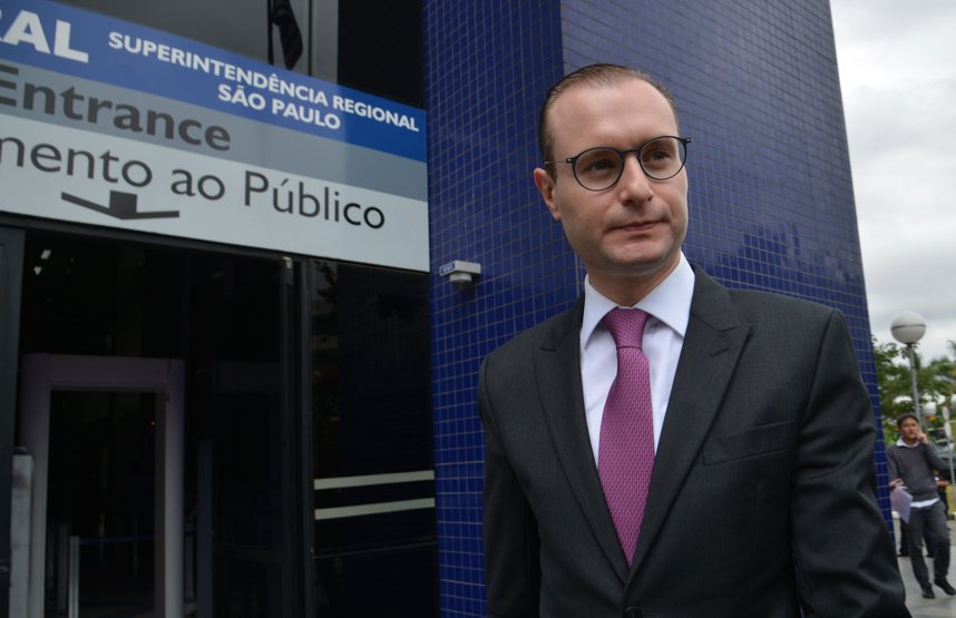 Justiça bloqueia R$ 237 milhões do advogado de Lula