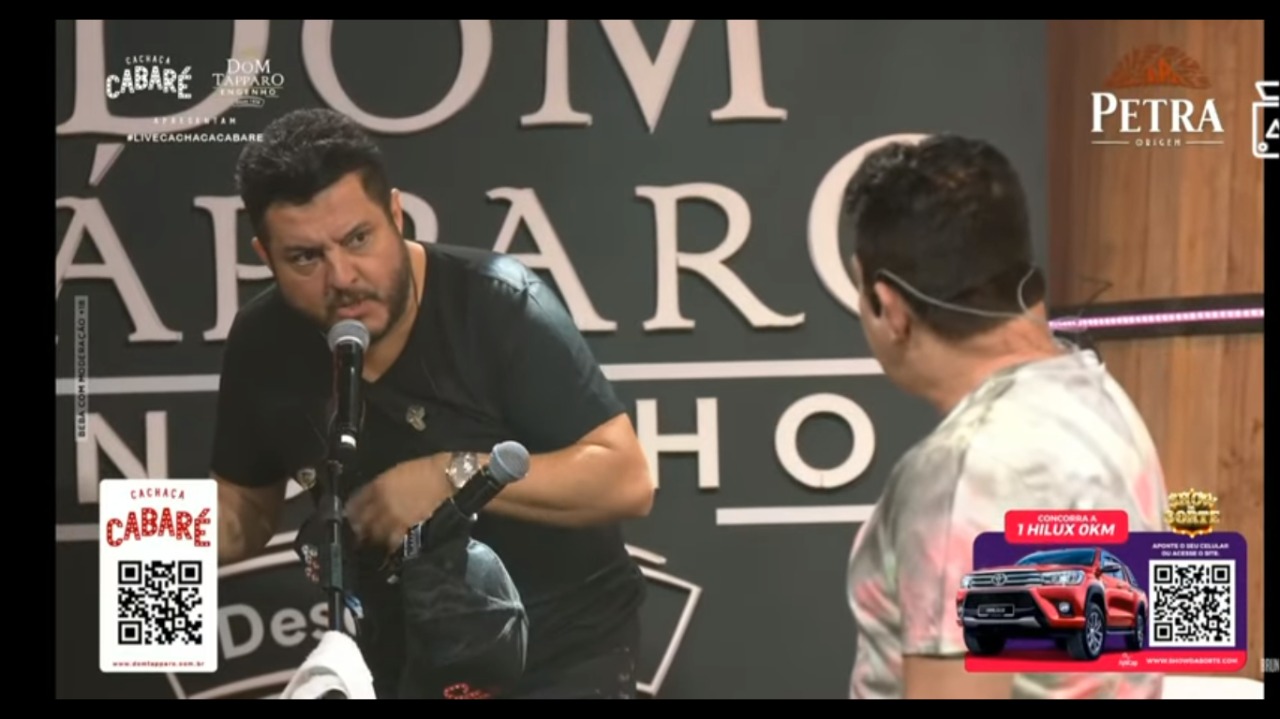 VÍDEO: Dupla sertaneja famosa se estranha durante live: 'vá se fod**'