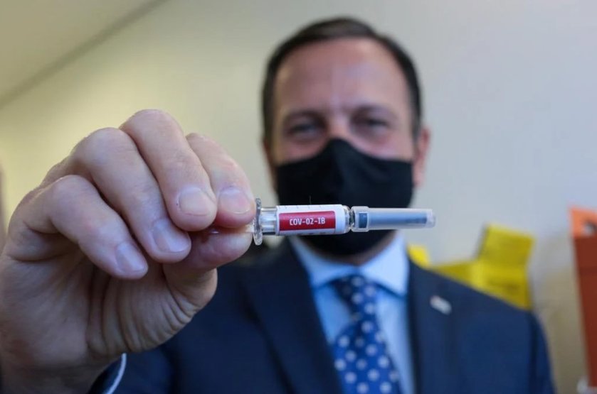 Doria anuncia que 5 milhões de doses da vacina chinesa chegam em outubro