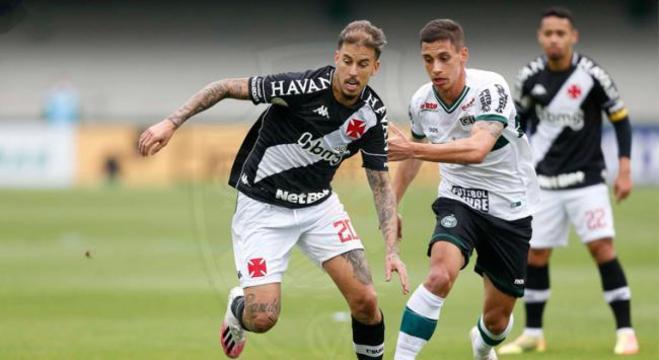 Com gol de pênalti no final, Coritiba bate Vasco por 1 a 0