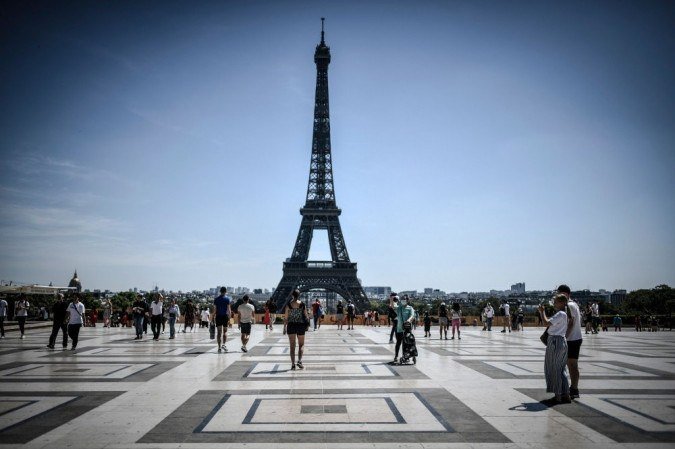 Suspeita de bomba faz Torre Eiffel ser fechada por 2 horas