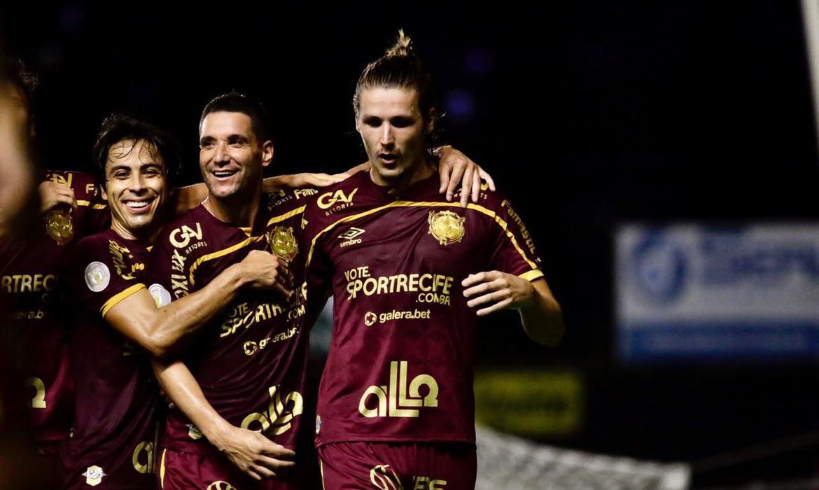 Sport vence em estreia de Thiago Neves e complica vida do Corinthians