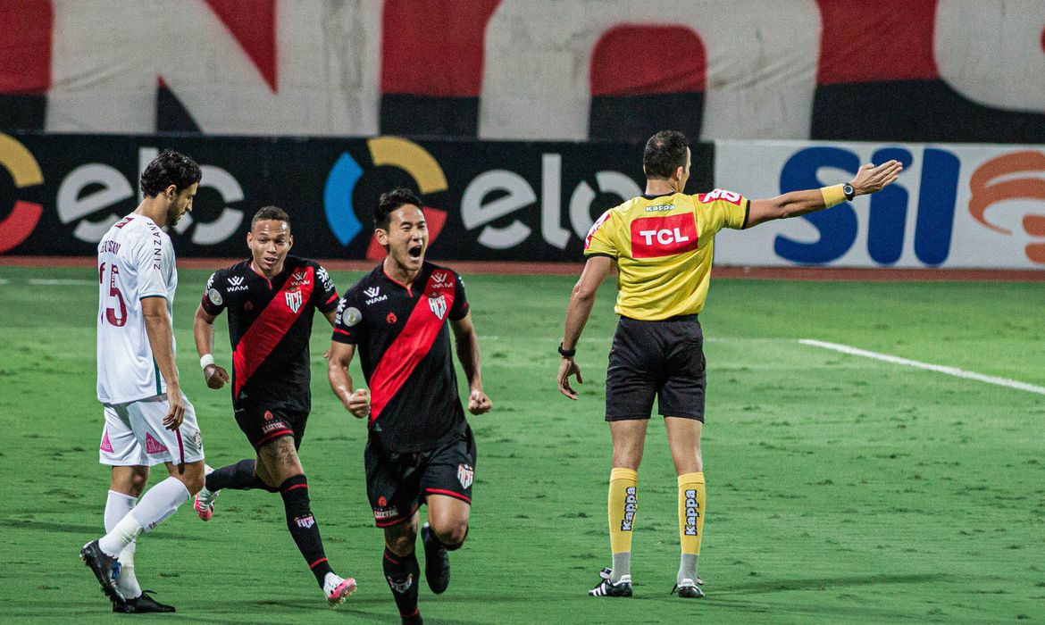Copa do Brasil: Atlético-GO marca nos acréscimos e elimina Fluminense