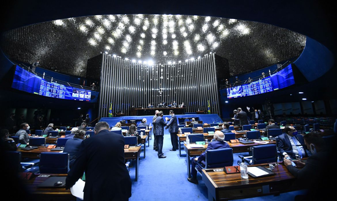 Consultor do Senado contesta reeleição de presidente da Casa