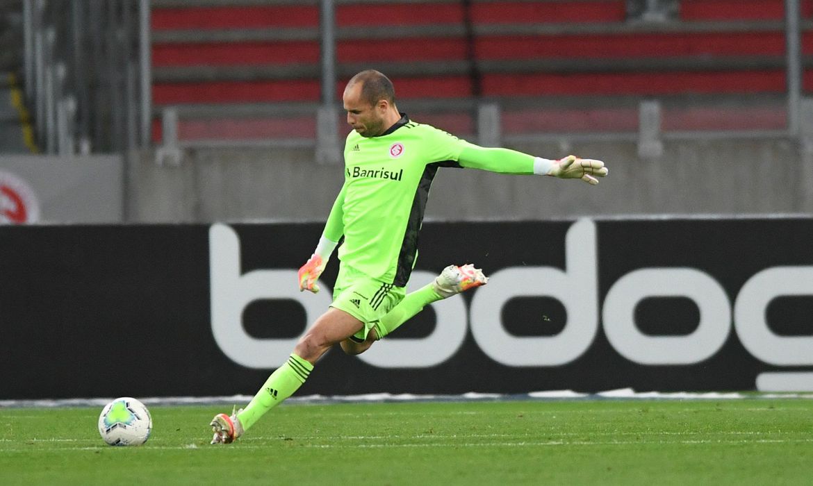 Marcelo Lomba garante empate do Inter contra o São Paulo no Brasileiro