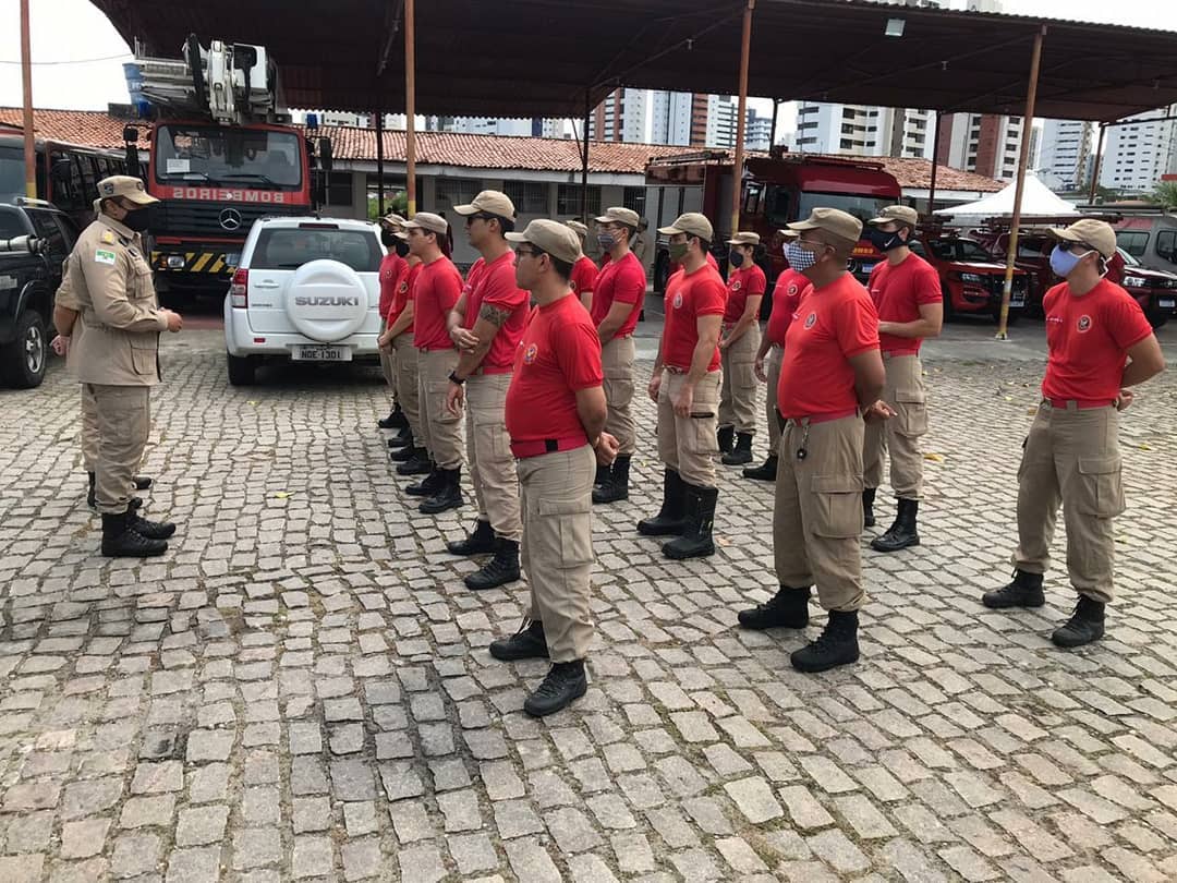 Bombeiros tentam conter incêndios na região serrana entre RN e PB