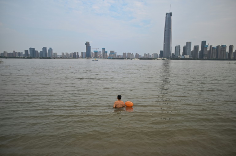 Cidade chinesa marco zero da covid-19 deixa o vírus para trás