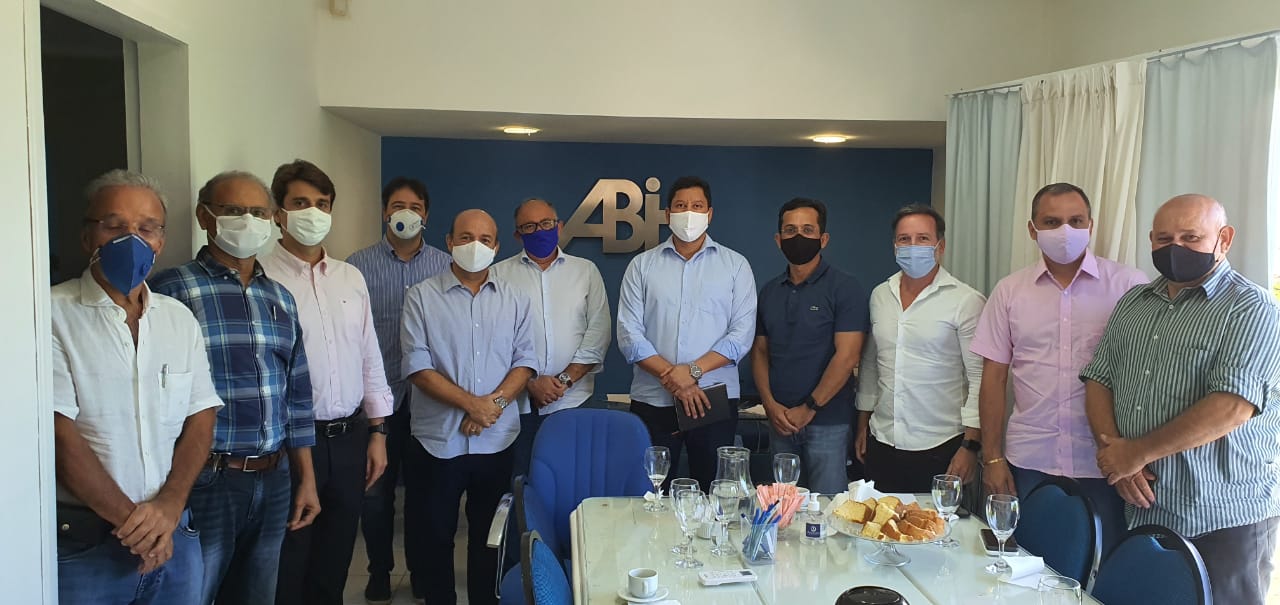 Aldo Clemente discute ações a favor do turismo com diretoria da ABIH