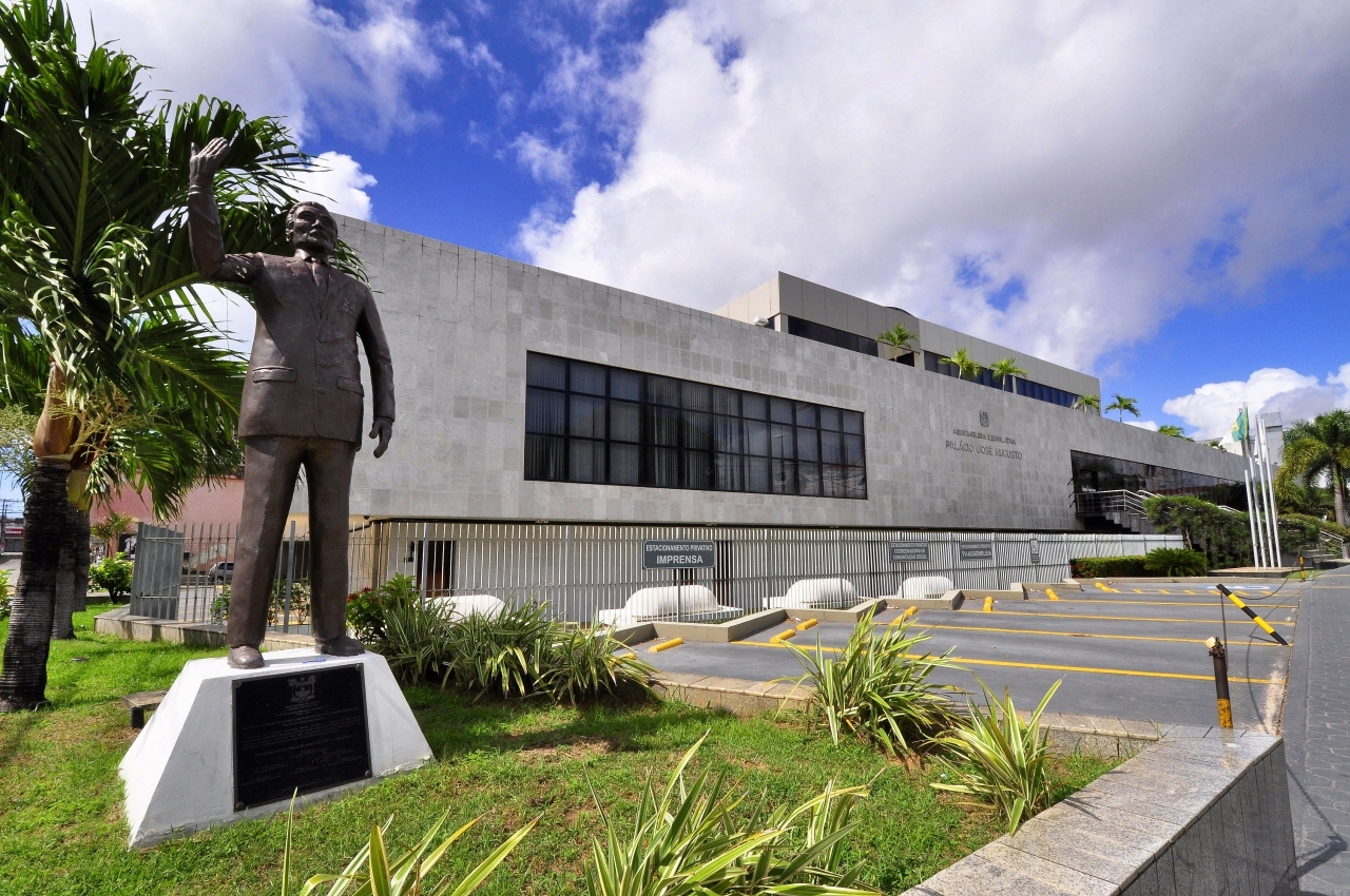 Assembleia reduz despesas e chega a menor nível de comprometimento com a folha