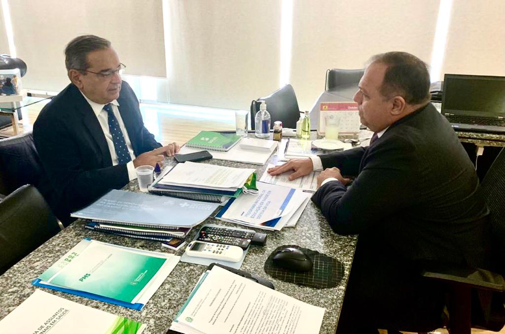 Prefeito leva projeto de novo Hospital Municipal a ministro da Saúde
