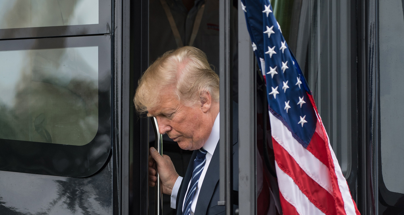 Donald Trump sai do hospital após três dias internado com covid-19