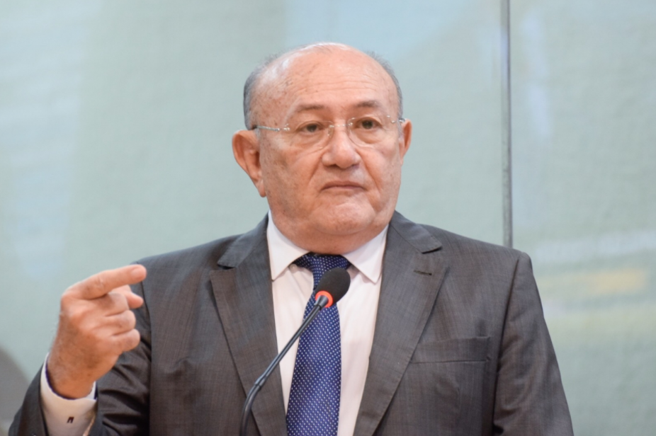 Deputado do RN defende proibição de carreatas, passeatas e comícios