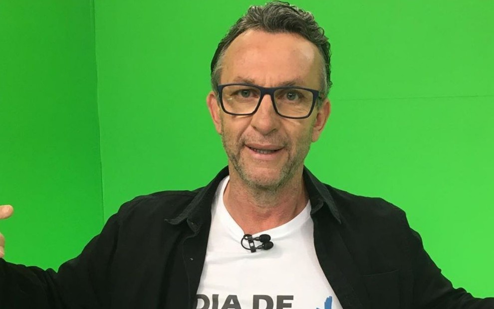 Com covid, apresentador e ex-jogador é hospitalizado