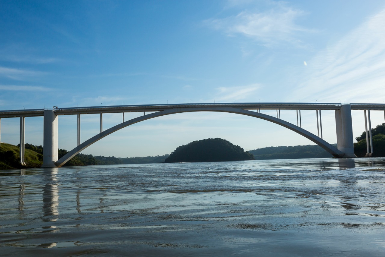 Bolsonaro e Marito se encontram na Ponte da Amizade para reabrir fronteira 15.09